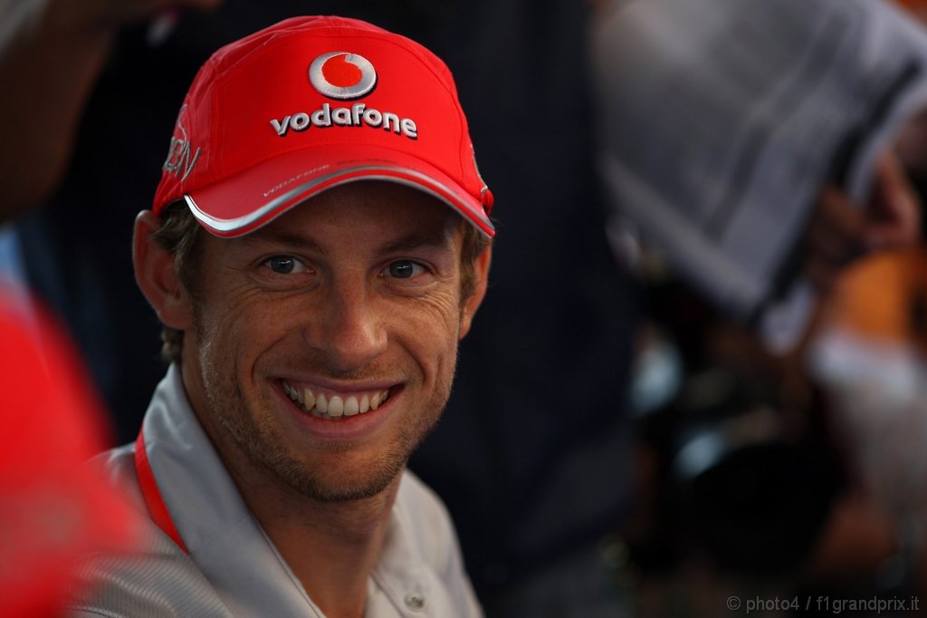 GP Giappone, Giovedi', Autograph session, Jenson Button (GBR), McLaren Mercedes, MP4-25