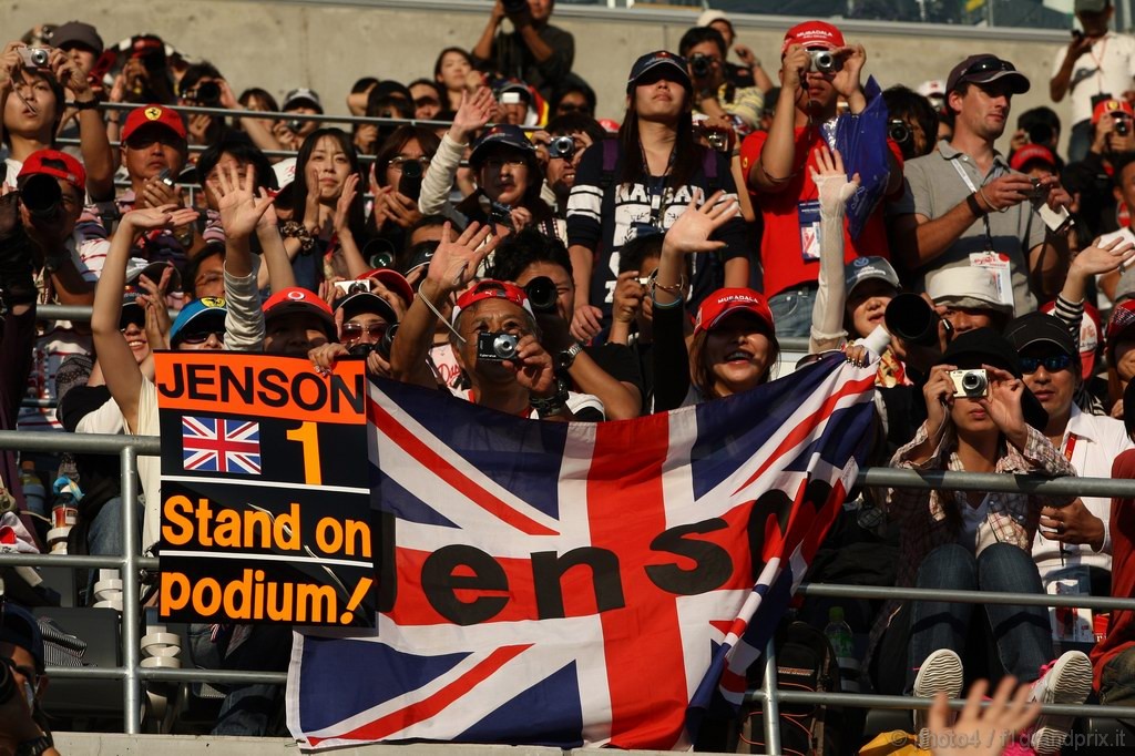 GP Giappone, Giovedi', Autograph session, Fans of Jenson Button (GBR), McLaren Mercedes, MP4-25