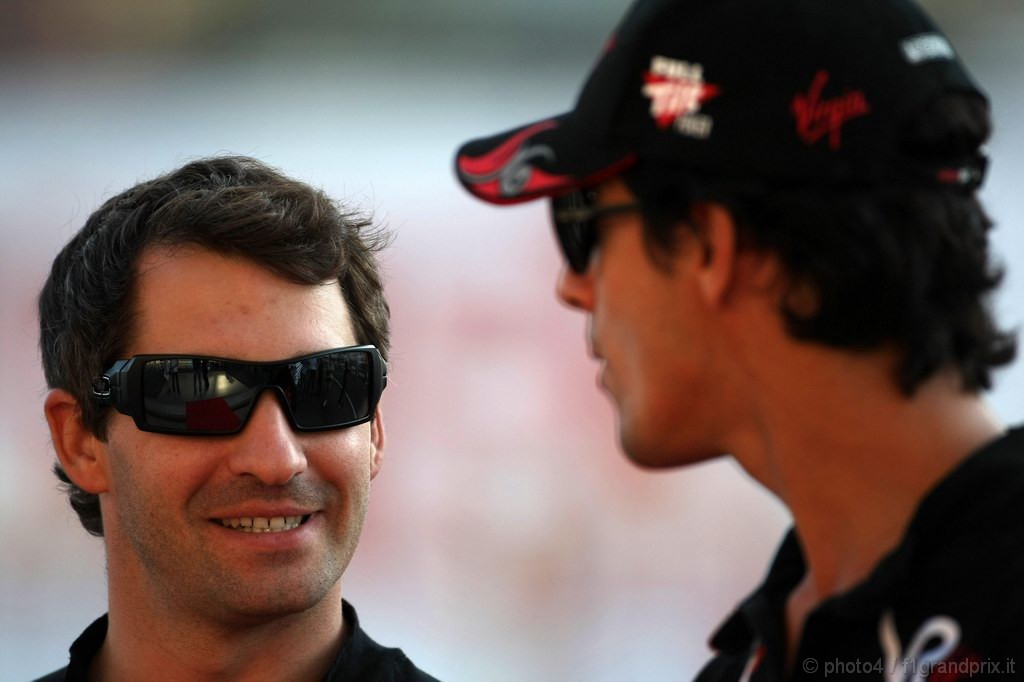 GP Giappone, Giovedi', Autograph session, Timo Glock (GER), Virgin Racing, VR-01 e Lucas Di Grassi (BRA), Virgin Racing, VR-01