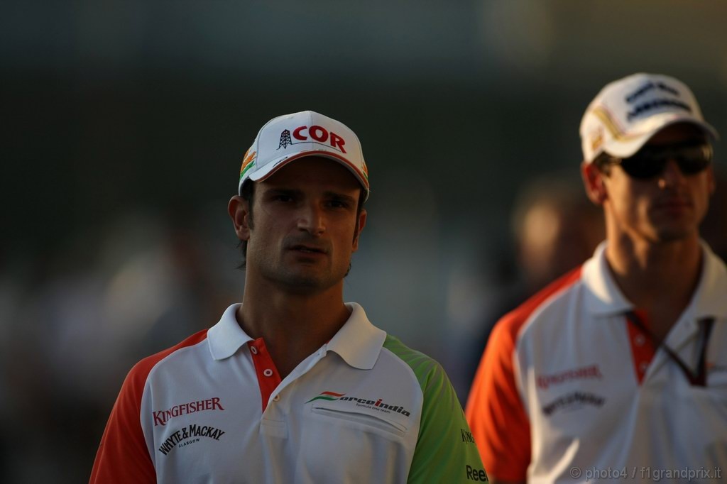 GP Giappone, Giovedi', Autograph session, Vitantonio Liuzzi (ITA), Force India F1 Team, VJM03 e Adrian Sutil (GER), Force India F1 Team, VJM03 