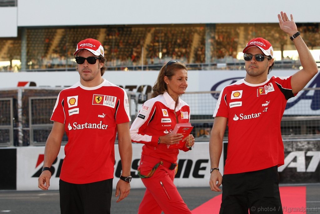 GP Giappone, Giovedi', Autograph session, Fernando Alonso (ESP), Ferrari, F10 e Felipe Massa (BRA), Ferrari, F10