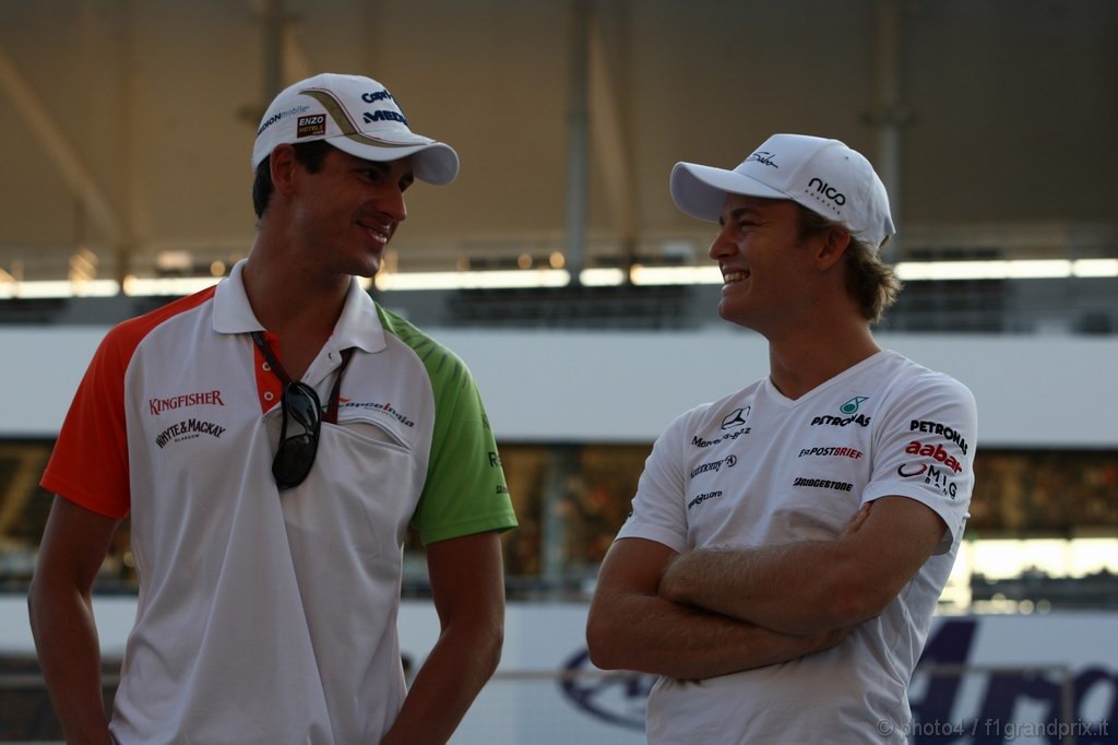 GP Giappone, Giovedi', Adrian Sutil (GER), Force India F1 Team, VJM03 e Nico Rosberg (GER), Mercedes GP F1 Team, MGP W01