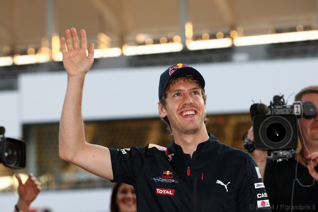 GP Giappone, Giovedi', Autograph session, Sebastian Vettel (GER), Red Bull Racing, RB6