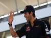 GP Giappone, Giovedi', Autograph session, Jaime Alguersuari (SPA), Scuderia Toro Rosso, STR5 