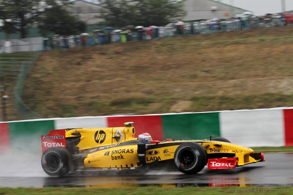 GP Giappone, Prove Libere 3, Sabato, Vitaly Petrov (RUS), Renault F1 Team, R30 