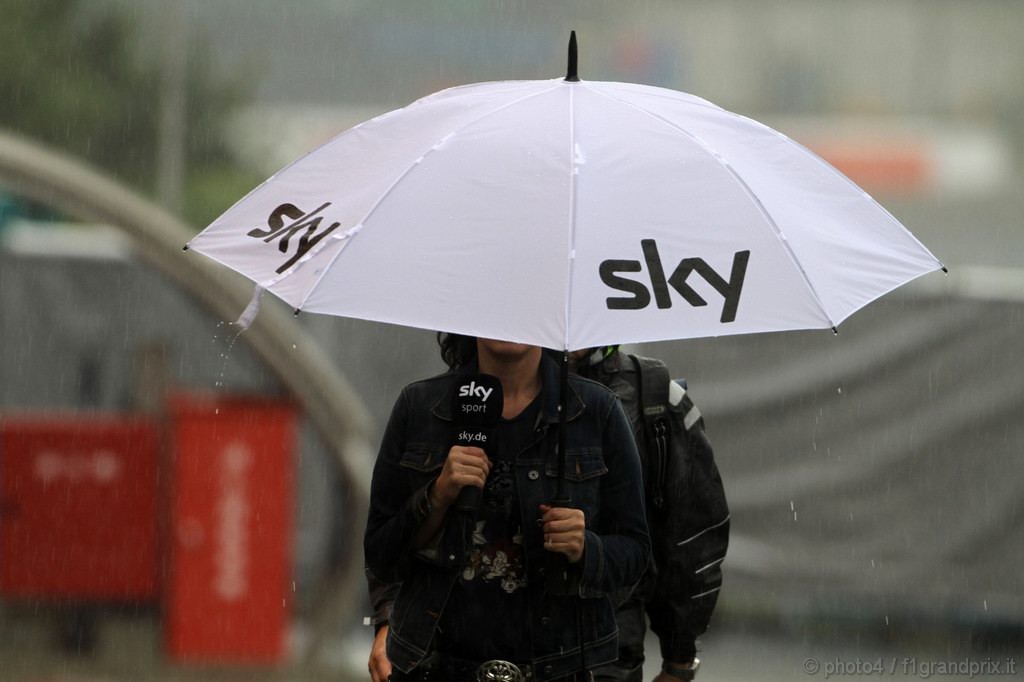GP Giappone, Saturday, ragazza nel paddock