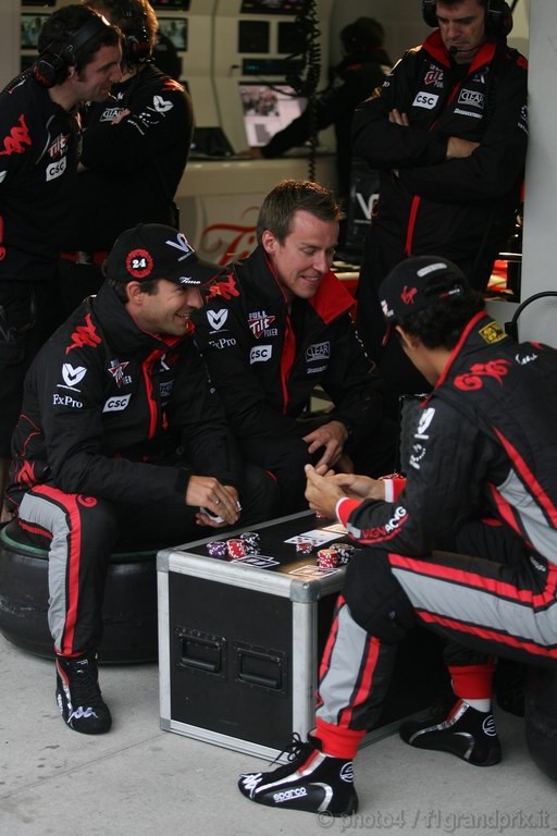 GP Giappone, Saturday, Timo Glock (GER), Virgin Racing, VR-01  e Lucas Di Grassi (BRA), Virgin Racing, VR-01 