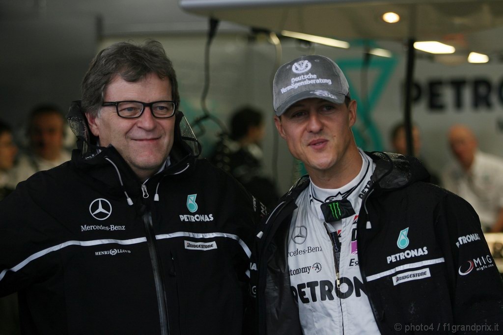 GP Giappone, Saturday, Norbert Haug (GER), Motorsport chief  e Michael Schumacher (GER), Mercedes GP  F1 Team, MGP W01 