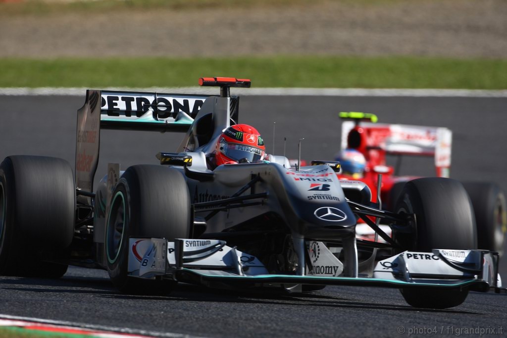 GP Giappone, Domenica, Qualifiche, Michael Schumacher (GER), Mercedes GP  F1 Team, MGP W01 e Fernando Alonso (ESP), Ferrari, F10 