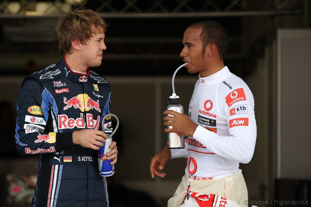 GP Giappone, Domenica, Qualifiche, Lewis Hamilton (GBR), McLaren  Mercedes, MP4-25 e Sebastian Vettel (GER), Red Bull Racing, RB6 