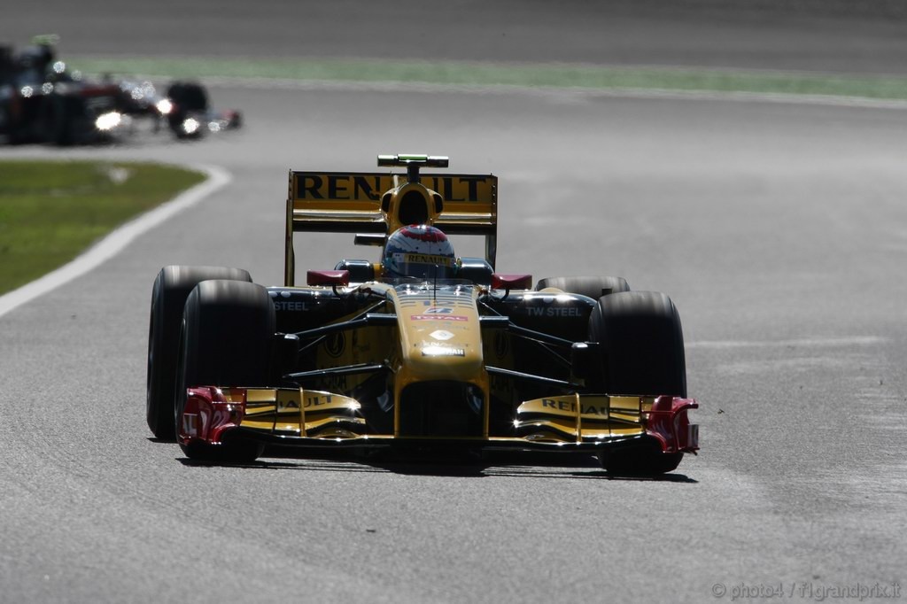 GP Giappone, Domenica, Qualifiche, Vitaly Petrov (RUS), Renault F1 Team, R30 