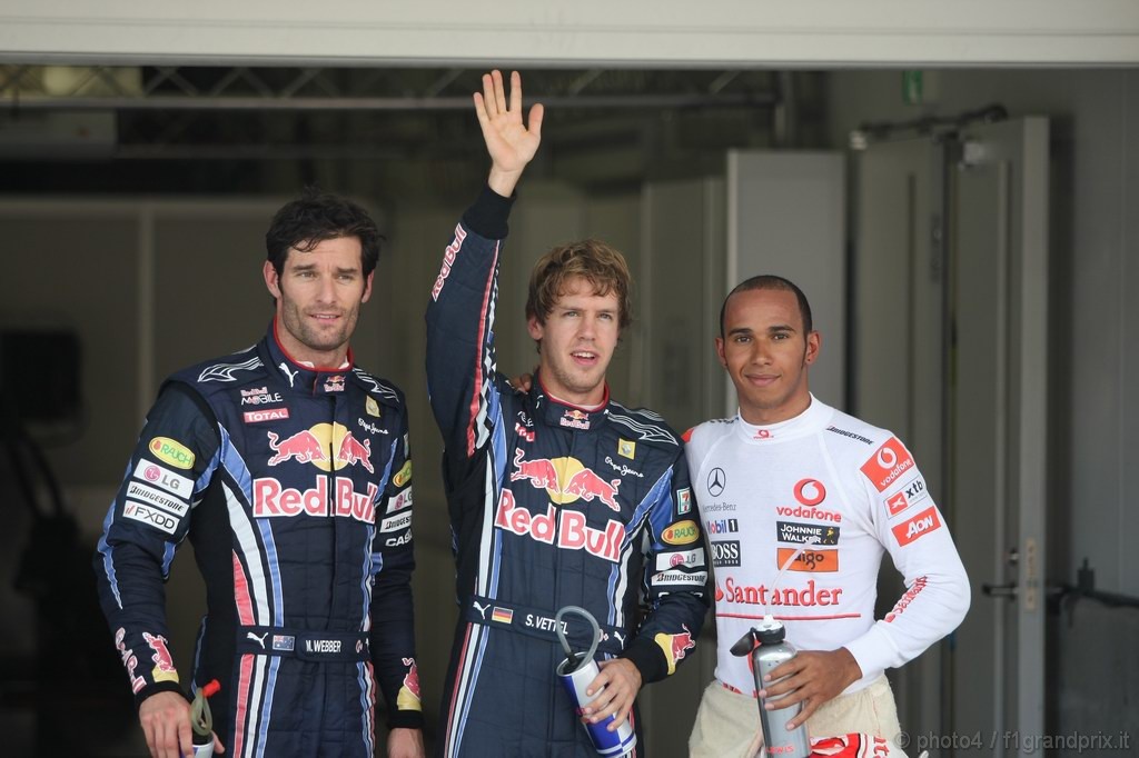 GP Giappone, Domenica, Qualifiche, Mark Webber (AUS), Red Bull Racing, RB6 secondo, Sebastian Vettel (GER), Red Bull Racing, RB6 pole position e Lewis Hamilton (GBR), McLaren Mercedes, MP4-25 terzo