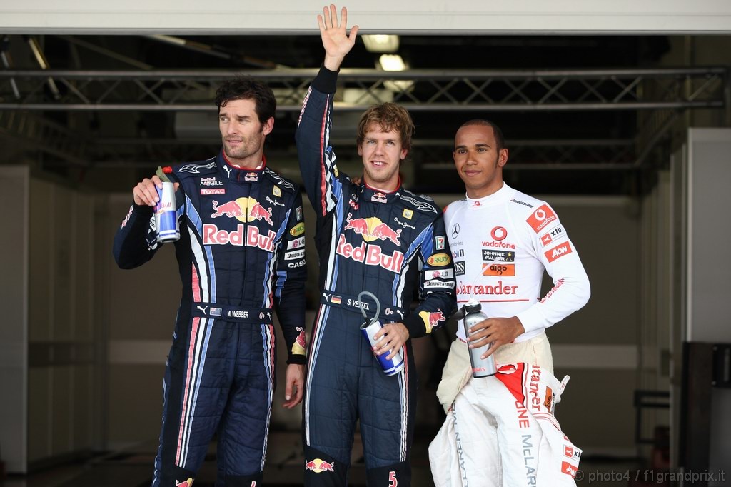 GP Giappone, Domenica, Qualifiche, Mark Webber (AUS), Red Bull Racing, RB6 secondo, Sebastian Vettel (GER), Red Bull Racing, RB6 pole position e Lewis Hamilton (GBR), McLaren  Mercedes, MP4-25 terzo 