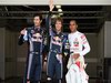 GP Giappone, Domenica, Qualifiche, Mark Webber (AUS), Red Bull Racing, RB6 secondo, Sebastian Vettel (GER), Red Bull Racing, RB6 pole position e Lewis Hamilton (GBR), McLaren Mercedes, MP4-25 terzo
