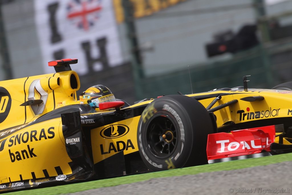 GP Giappone, Prove Libere 1, Venerdi', Robert Kubica (POL), Renault F1 Team, R30 