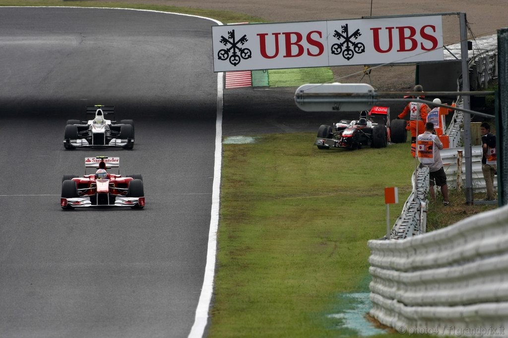 GP Giappone, Prove Libere 1, Venerdi', Fernando Alonso (ESP), Ferrari, F10 e Lewis Hamilton (GBR), McLaren Mercedes, MP4-25 sttoped