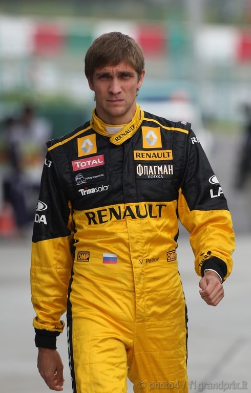 GP Giappone, Prove Libere 1, Venerdi', Vitaly Petrov (RUS), Renault F1 Team, R30 