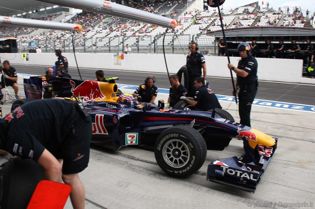 GP Giappone, Prove Libere 1, Venerdi', Mark Webber (AUS), Red Bull Racing, RB6 