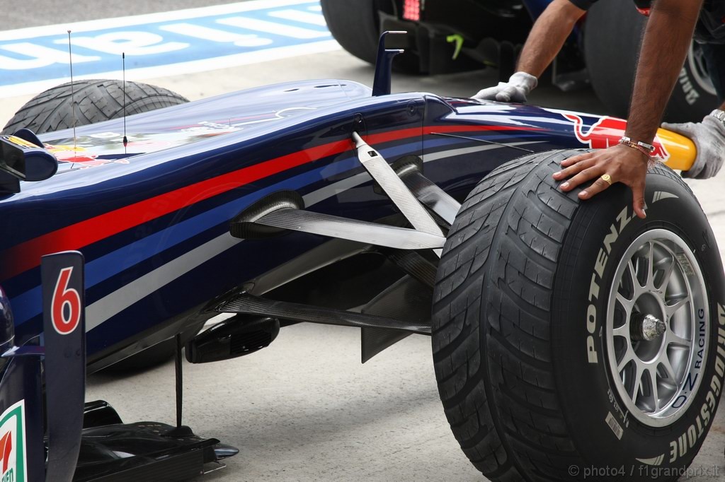 GP Giappone, Prove Libere 1, Venerdi', Mark Webber (AUS), Red Bull Racing, RB6 