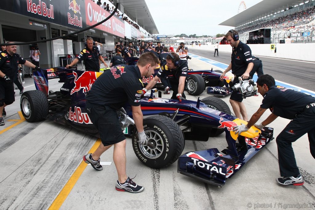 GP Giappone, Prove Libere 1, Venerdi', Mark Webber (AUS), Red Bull Racing, RB6 