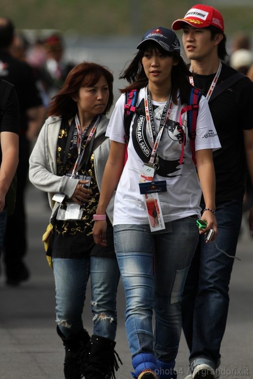 GP Giappone, Venerdi', ragazza nel paddock 