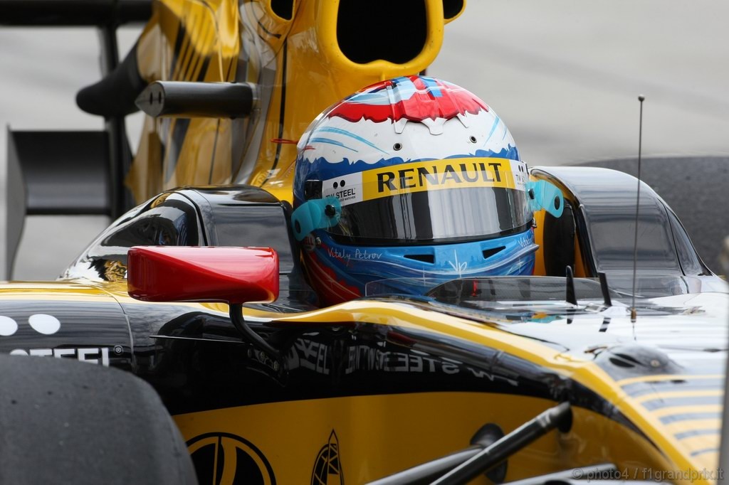 GP Giappone, Prove Libere 2, Venerdi', Vitaly Petrov (RUS), Renault F1 Team, R30 