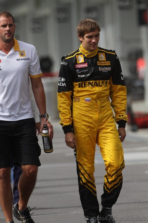 GP Giappone, Prove Libere 2, Venerdi', Vitaly Petrov (RUS), Renault F1 Team, R30 