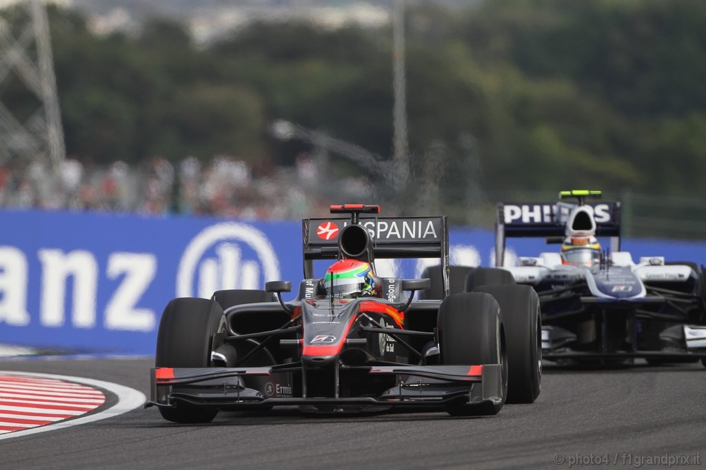GP Giappone, Prove Libere 2, Venerdi', Sakon Yamamoto (JPN), Hispania Racing F1 Team (HRT), F110  davanti a Nico Hulkenberg (GER), Williams, FW32 