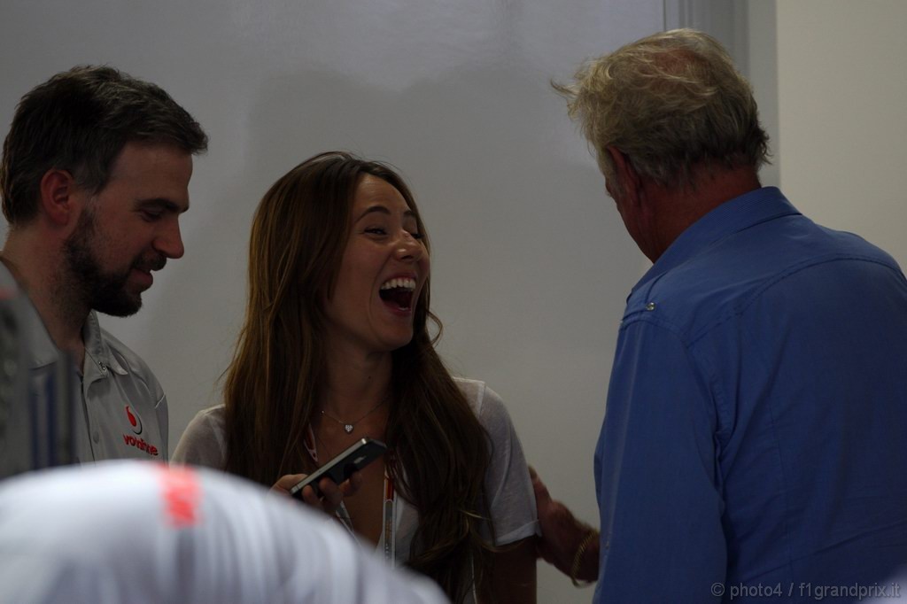 GP Giappone, Venerdi', Jessica Michibata (GBR), girfriend of Jenson Button (GBR) e John Button (GBR), father of Jenson Button (GBR) 
