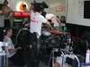 GP Giappone, Prove Libere 2, Venerdi', Mechanics Mclaren Mercedes work on the car