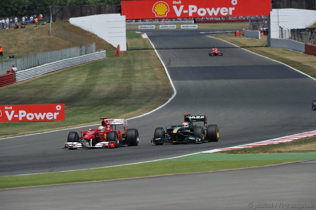 GP Gran Bretagna, Gara, Felipe Massa (BRA), Ferrari, F10 e Jarno Trulli (ITA), Lotus Racing, T127 