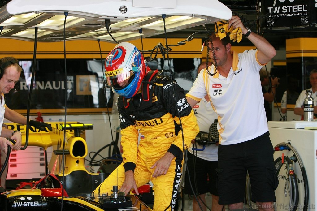GP Gran Bretagna, Prove Libere 3, Sabato, Vitaly Petrov (RUS), Renault F1 Team, R30 