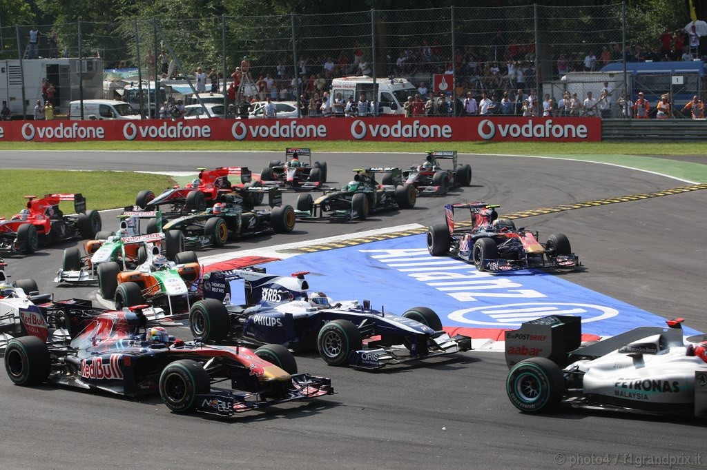 GP Italia, Gara, Jaime Alguersuari (SPA), Scuderia Toro Rosso, STR5 cut the chicane