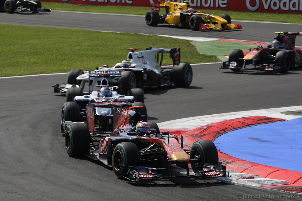 GP Italia, Gara, Sébastien Buemi (SUI), Scuderia Toro Rosso, STR5 e Rubens Barrichello (BRA), Williams, FW32