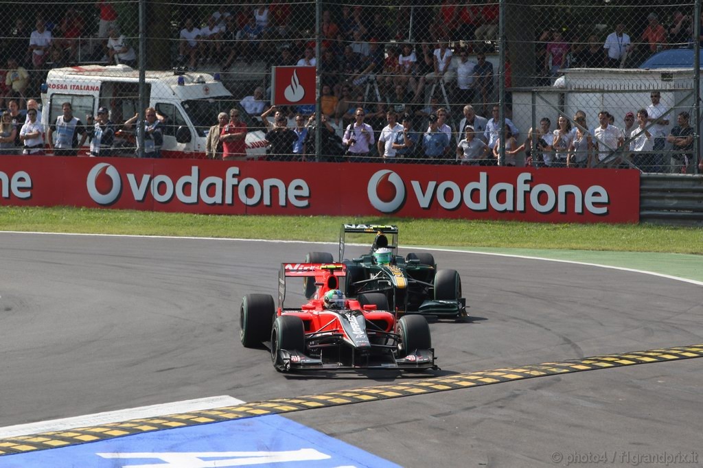 GP Italia, Gara, Lucas Di Grassi (BRA), Virgin Racing, VR-01 e Heikki Kovalainen (FIN), Lotus Racing, T127 