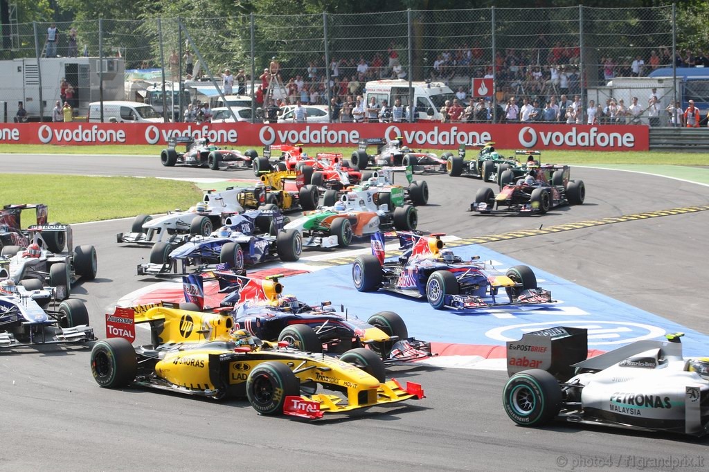 GP Italia, Gara, Robert Kubica (POL), Renault F1 Team, R30, Mark Webber (AUS), Red Bull Racing, RB6 e Sebastian Vettel (GER), Red Bull Racing, RB6 