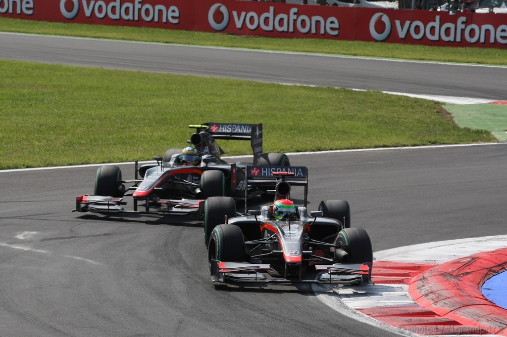 GP Italia, Gara, Sakon Yamamoto (JPN), Hispania Racing F1 Team (HRT), F110  davanti a Bruno Senna (BRA), Hispania Racing F1 Team (HRT), F110 