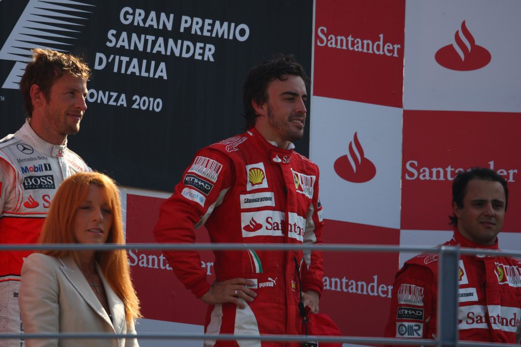 GP Italia, Gara, Fernando Alonso (ESP), Ferrari, F10 vincitore, Jenson Button (GBR), McLaren  Mercedes, MP4-25 secondo, Felipe Massa (BRA), Ferrari, F10 terzo e Vittoria Brambilla (ITA), Minister of Tourism
 