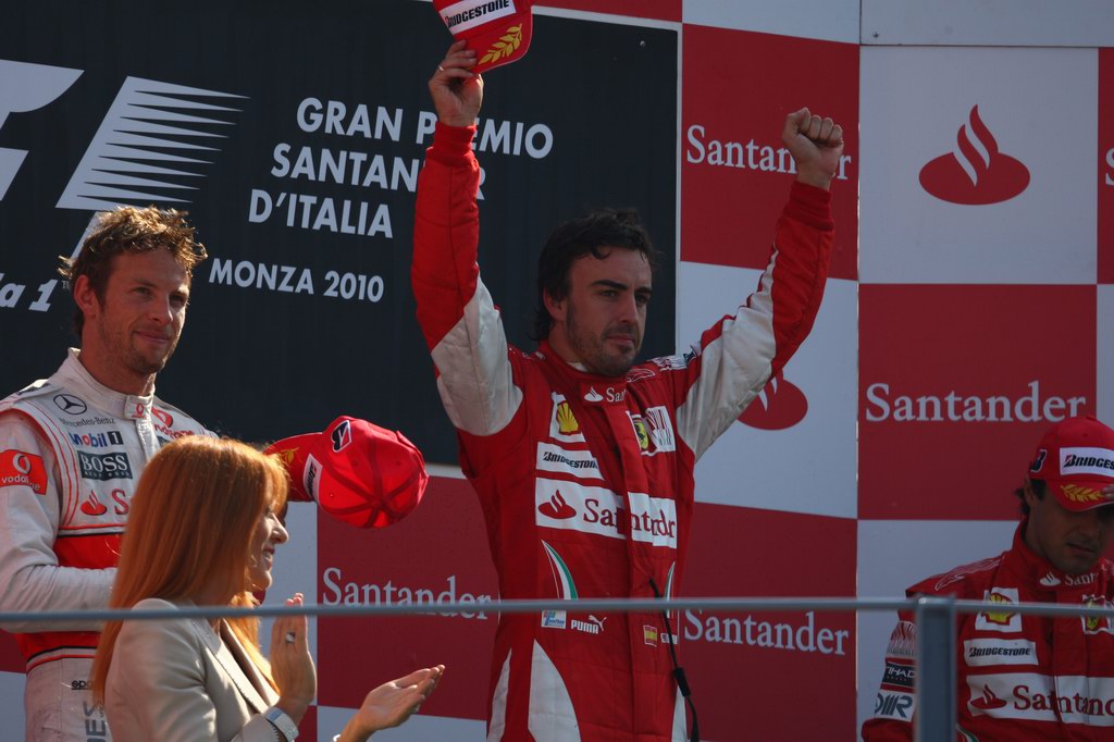 GP Italia, Gara, Fernando Alonso (ESP), Ferrari, F10 vincitore, Jenson Button (GBR), McLaren  Mercedes, MP4-25 secondo, Felipe Massa (BRA), Ferrari, F10 terzo e Vittoria Brambilla (ITA), Minister of Tourism
 