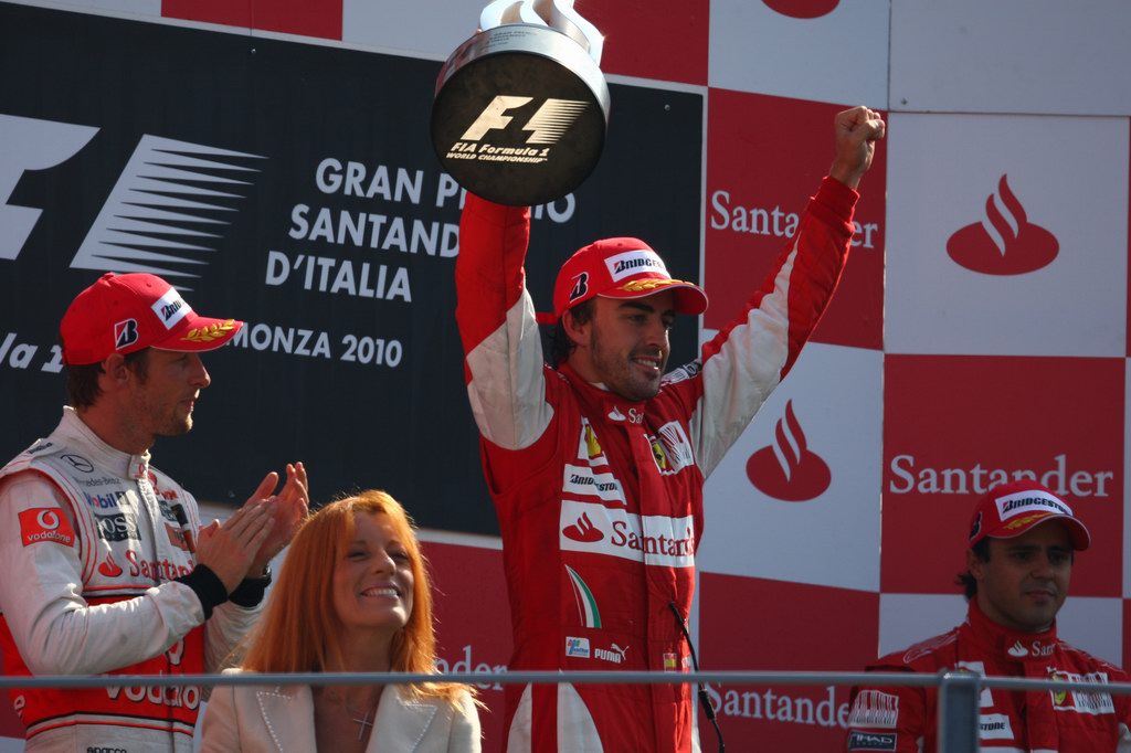 GP Italia, Gara, Fernando Alonso (ESP), Ferrari, F10 vincitore, Jenson Button (GBR), McLaren  Mercedes, MP4-25 secondo, Felipe Massa (BRA), Ferrari, F10 terzo e Vittoria Brambilla (ITA), Minister of Tourism