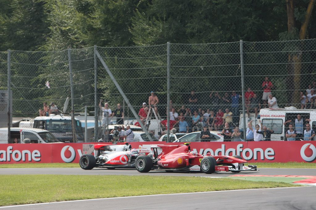 GP Italia, Gara, Fernando Alonso (ESP), Ferrari, F10 vincitore e Jenson Button (GBR), McLaren  Mercedes, MP4-25 