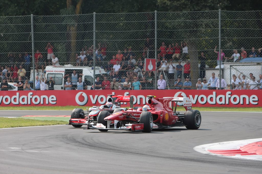 GP Italia, Gara, Fernando Alonso (ESP), Ferrari, F10 vincitore e Jenson Button (GBR), McLaren  Mercedes, MP4-25 