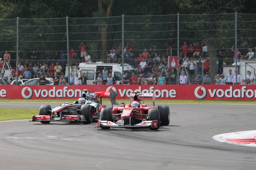 GP Italia, Gara, Fernando Alonso (ESP), Ferrari, F10 vincitore e Jenson Button (GBR), McLaren Mercedes, MP4-25