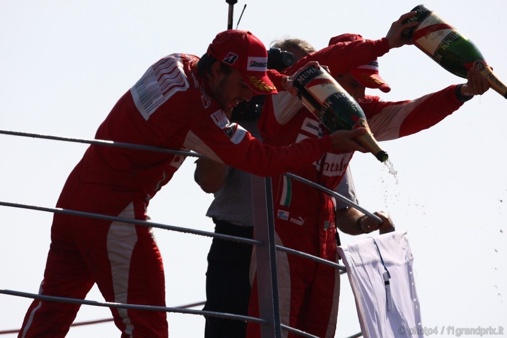 GP Italia, Gara, Fernando Alonso (ESP), Ferrari, F10 vincitore, Jenson Button (GBR), McLaren  Mercedes, MP4-25 secondo, Felipe Massa (BRA), Ferrari, F10 terzo e Stefano Domenicali (ITA), Head of the Gestione Sportiva 