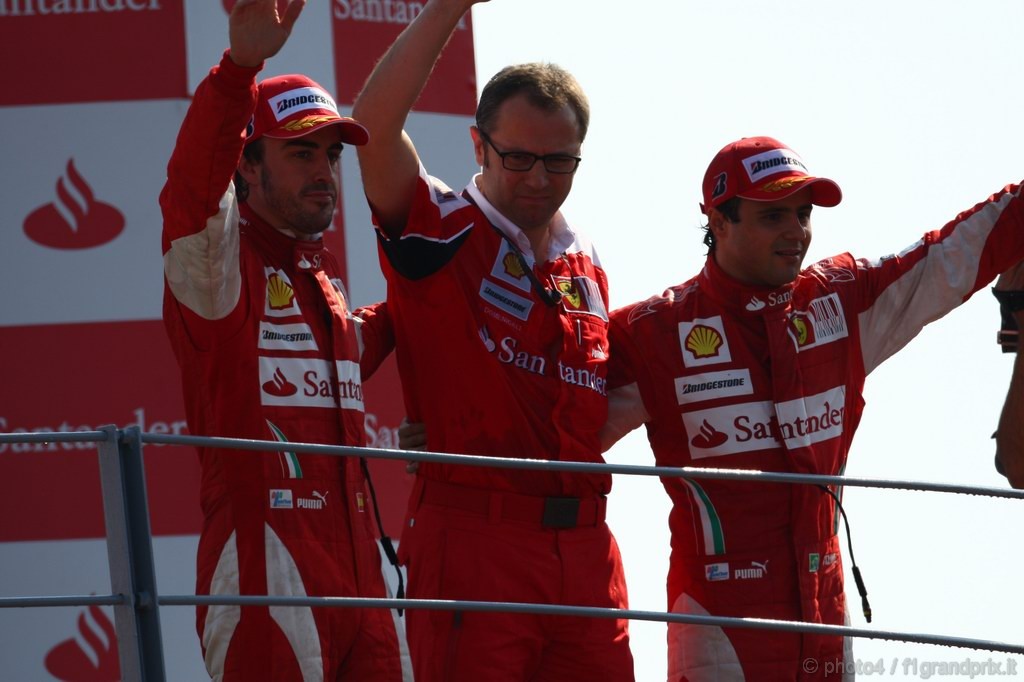 GP Italia, Gara, Fernando Alonso (ESP), Ferrari, F10 vincitore, Jenson Button (GBR), McLaren Mercedes, MP4-25 secondo, Felipe Massa (BRA), Ferrari, F10 terzo e Stefano Domenicali (ITA), Head of the Gestione Sportiva