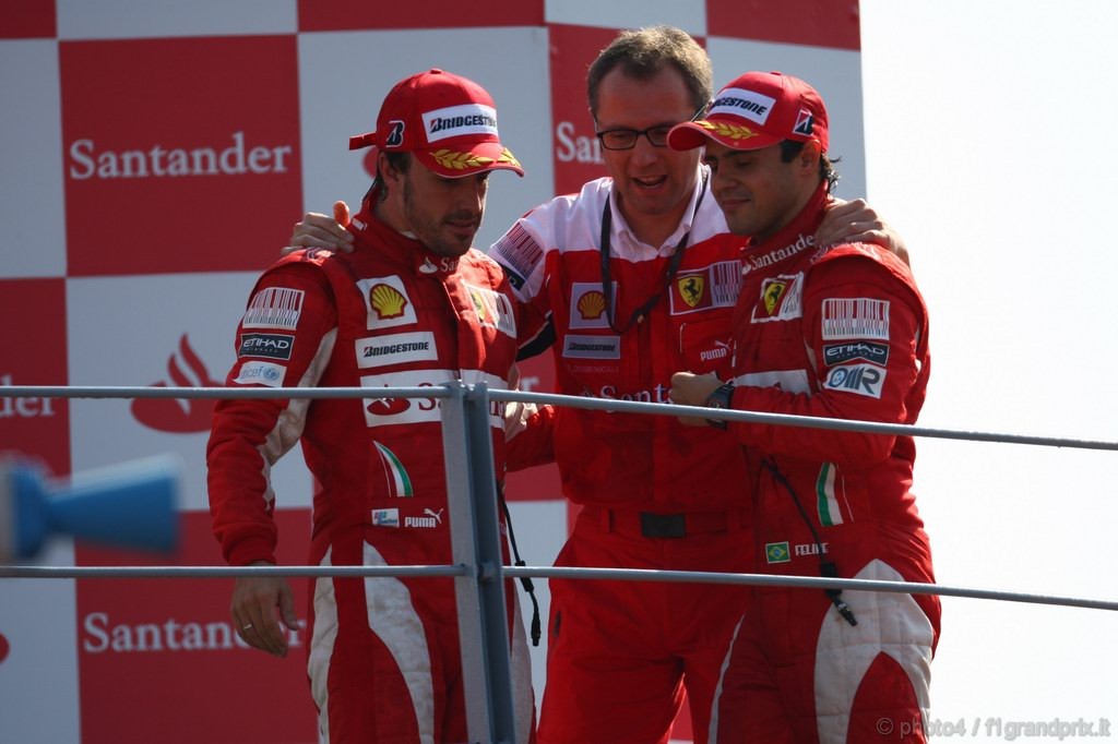 GP Italia, Gara, Fernando Alonso (ESP), Ferrari, F10 vincitore, Jenson Button (GBR), McLaren  Mercedes, MP4-25 secondo, Felipe Massa (BRA), Ferrari, F10 terzo e Stefano Domenicali (ITA), Head of the Gestione Sportiva 