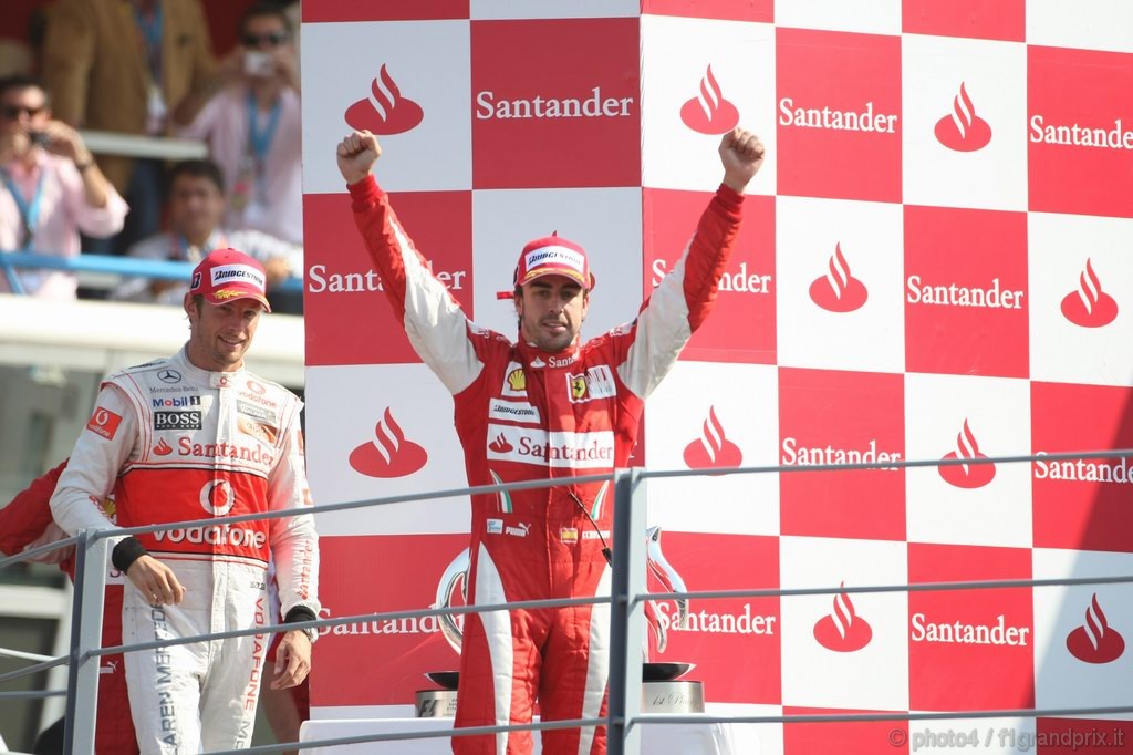 GP Italia, Gara, Fernando Alonso (ESP), Ferrari, F10 vincitore e Jenson Button (GBR), McLaren  Mercedes, MP4-25 secondo 