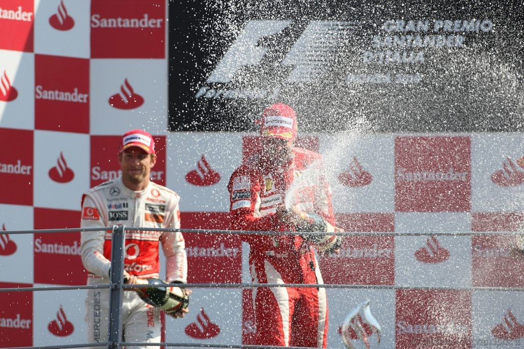 GP Italia, Gara, Fernando Alonso (ESP), Ferrari, F10 vincitore e Jenson Button (GBR), McLaren  Mercedes, MP4-25 secondo 