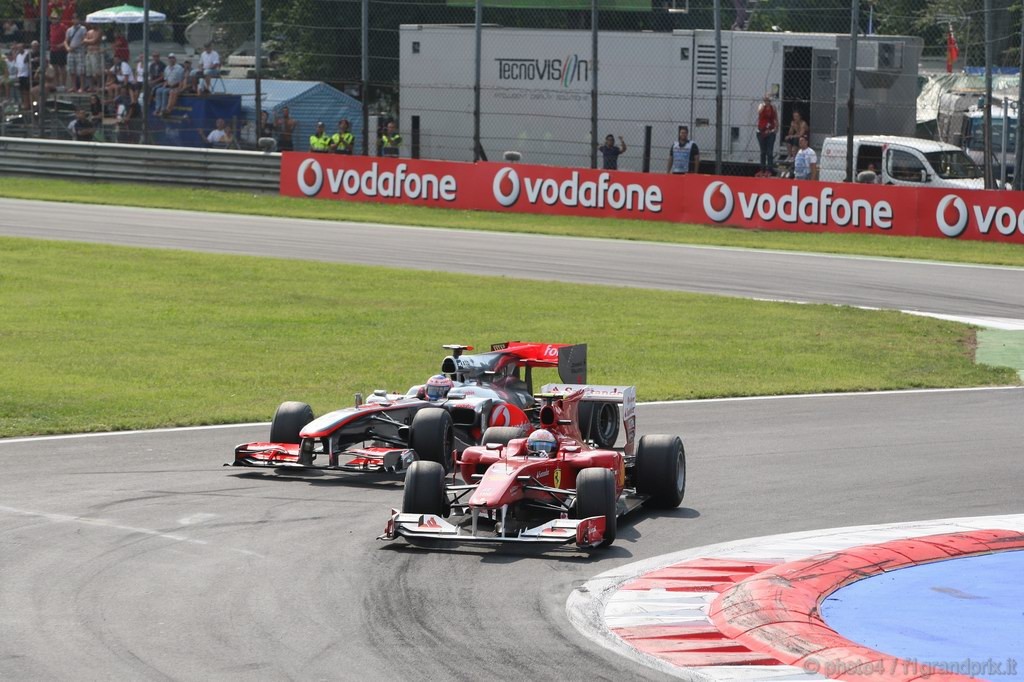 GP Italia, Gara, Fernando Alonso (ESP), Ferrari, F10 e Jenson Button (GBR), McLaren Mercedes, MP4-25