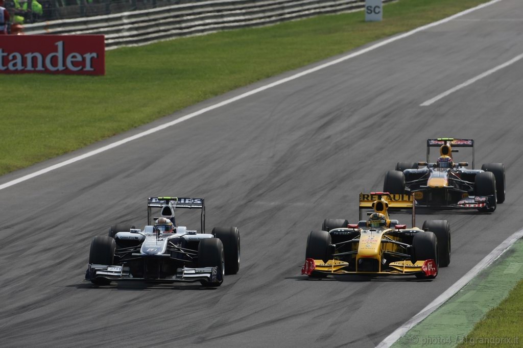 GP Italia, Gara, Nico Hulkenberg (GER), Williams, FW32 e Robert Kubica (POL), Renault F1 Team, R30 